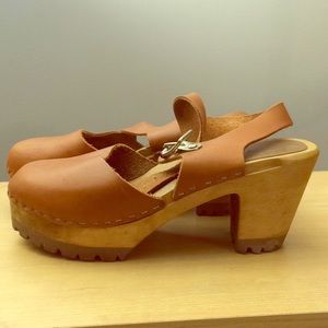 Mia Leather Clog